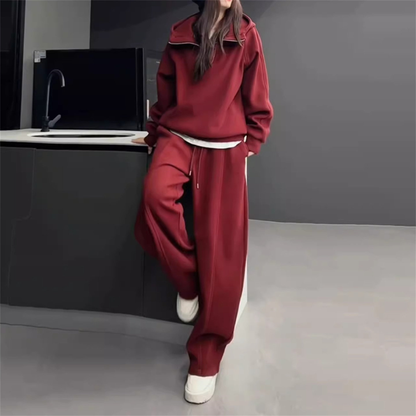 2026超火穿搭一整套冬季慵懒风加绒红色连帽卫衣阔腿裤休闲套装女