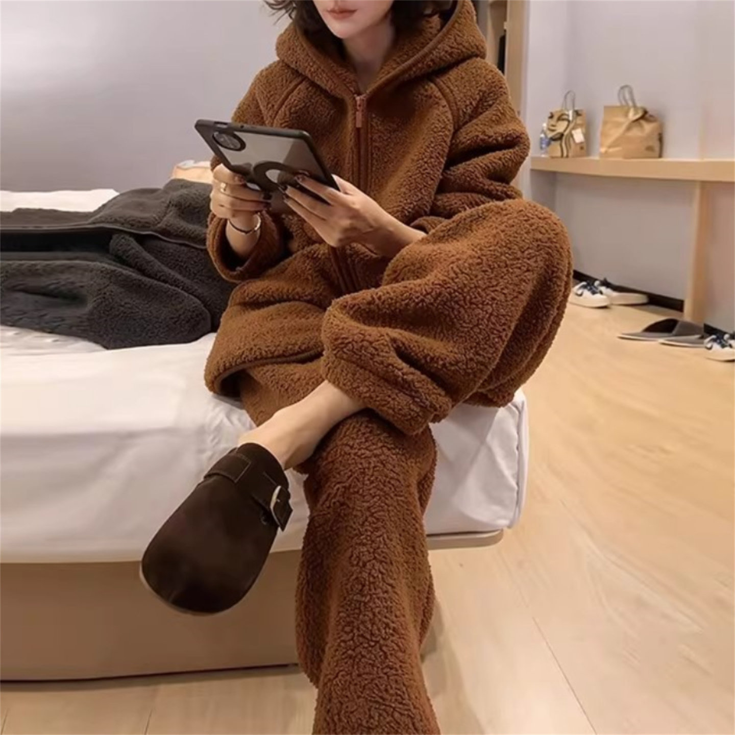 加厚加绒连帽拉链上衣穿搭两件套