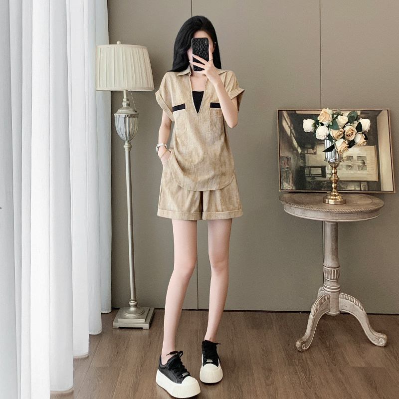 欧货休闲运动套装女夏季超火慵懒风时尚减龄V领上衣短裤两件套潮