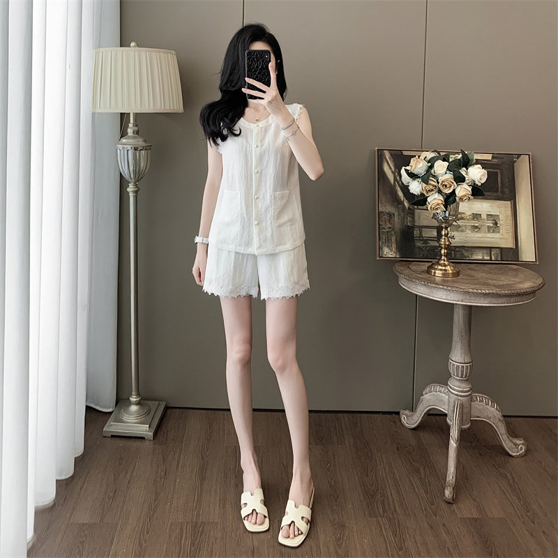洋气无袖蕾丝拼接短袖短裤两件套