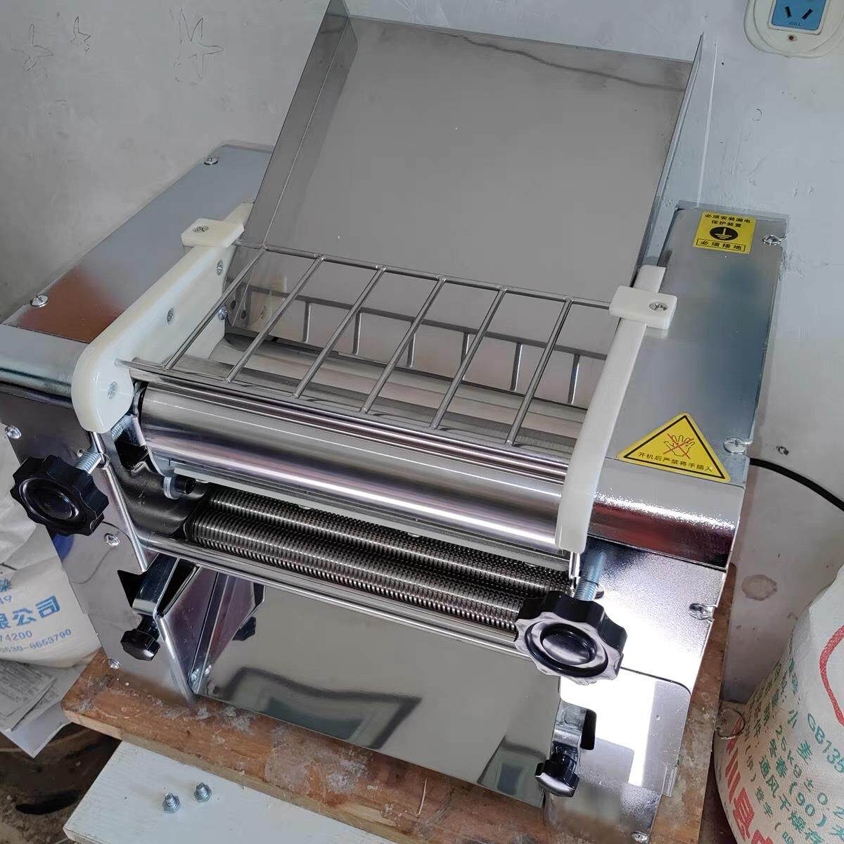 小型家用电动压面机不锈钢擀面机商用擀揉面一体机