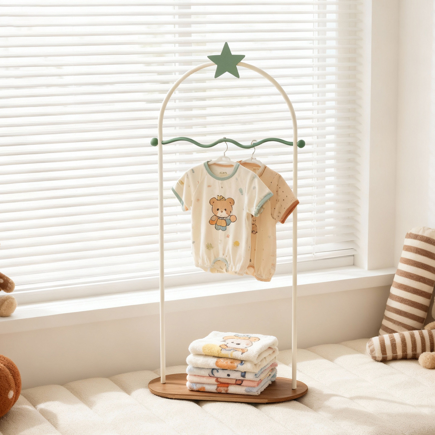 儿童卧室衣帽架飘窗阳台小型落地衣架不占空间多巴胺挂衣架晾衣架
