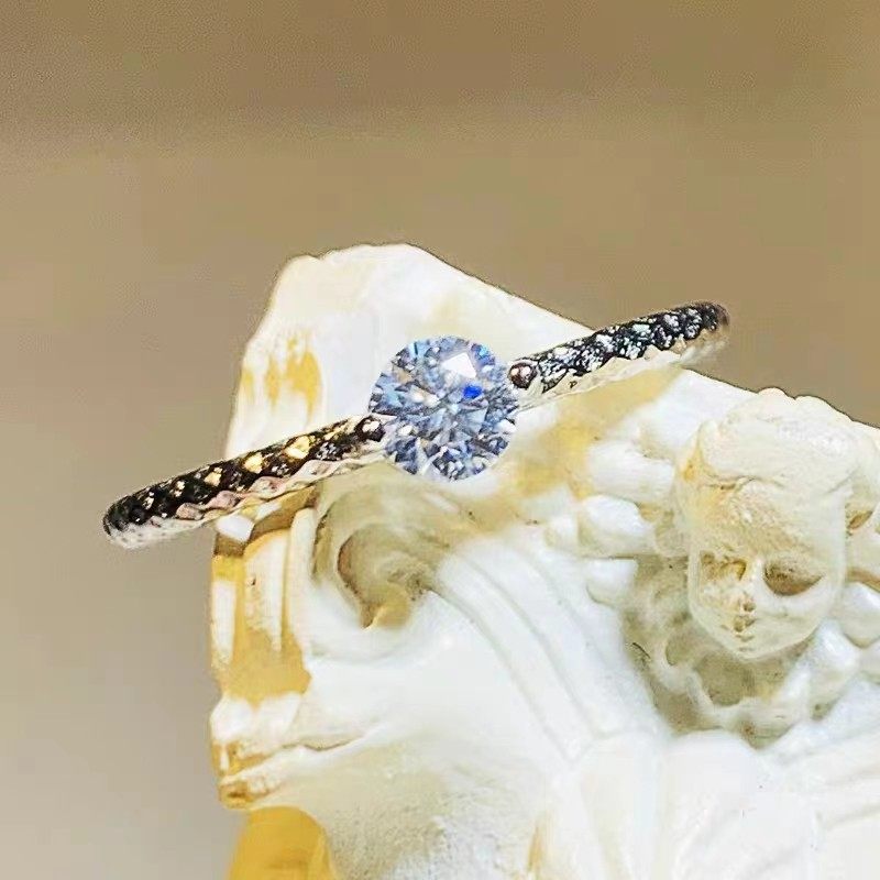 纯铂金镶嵌美国进口D色莫桑石波光粼粼戒指PT950简约日韩时尚潮流