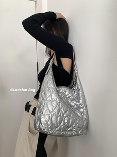 新款 2023秋季 大容量小众爱心刺绣夹棉通勤百搭单肩包 BAG Lonslan