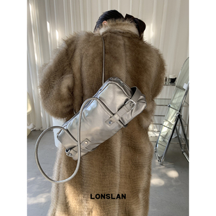 Lonslan 2024WINTER小众设计腋下休闲包银色保龄球枕头包 BAG