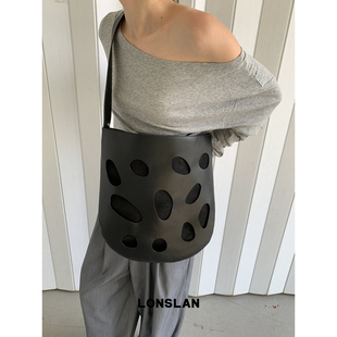 Lonslan 2025NEW早秋复古镂空设计大容量通勤休闲斜挎包 BAG