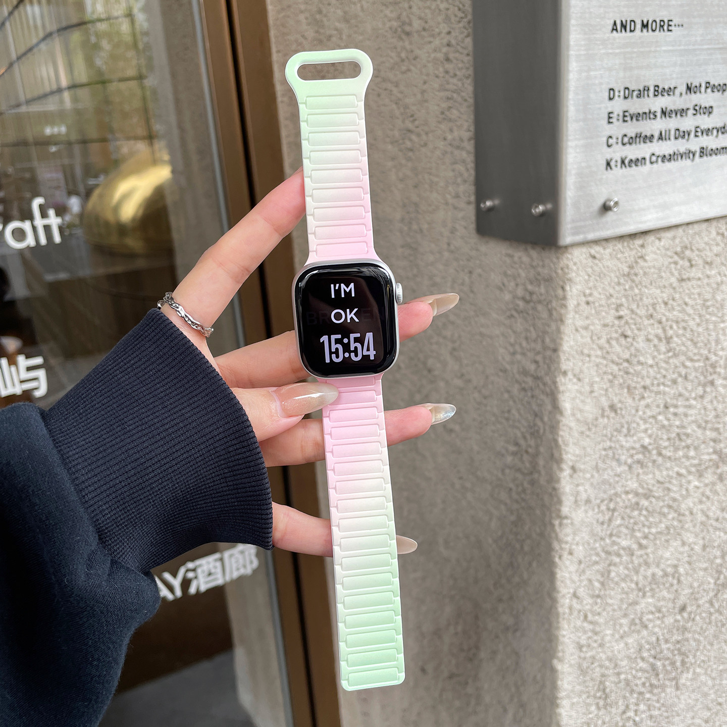适用苹果iWatch11手表带渐变硅胶S10磁吸新款applewatch11运动女S9腕带ultra3高级感S8夏天透气男se智能手表