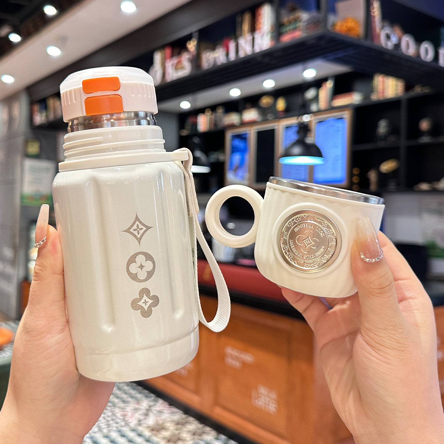 带盖保温杯女生2025新款高颜值泡茶杯子学生双饮吸管杯便携保温壶