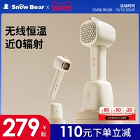 Снежный буйный маленький белый медведь детские волосы.