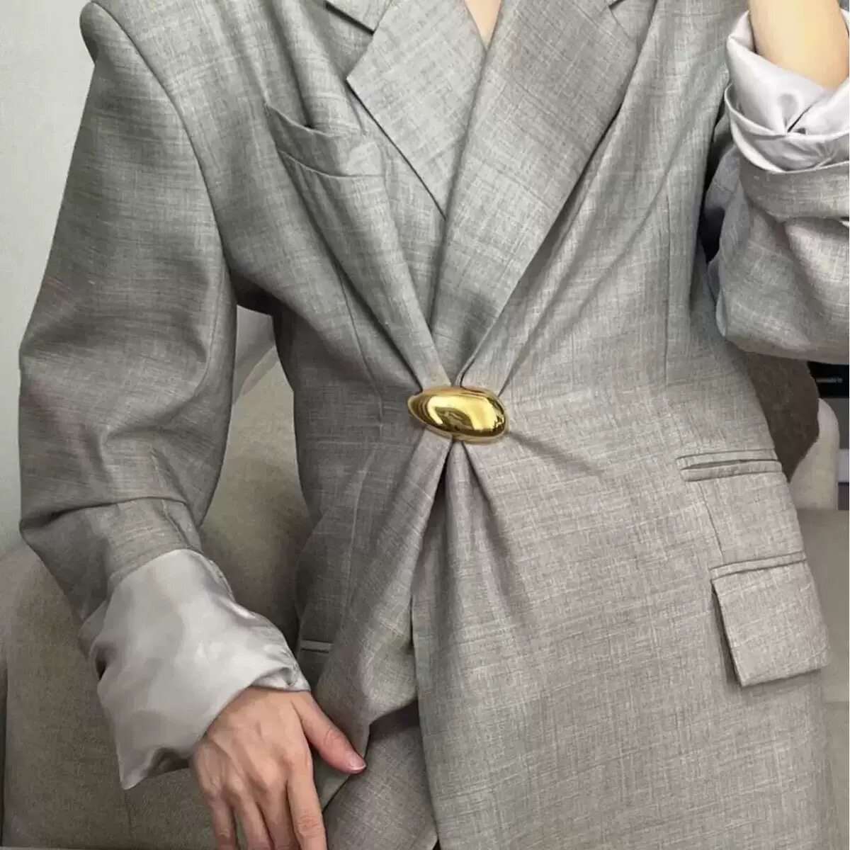 金属极简镜面光面弧形胸针女收腰点缀时尚西装外套毛衣别针配饰