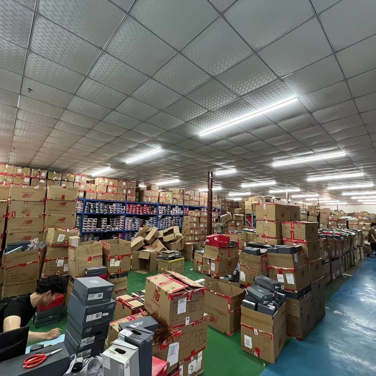 燕燕 正品鞋服直播间 每日上新 秒拍秒付 运动服 男女运动 鞋