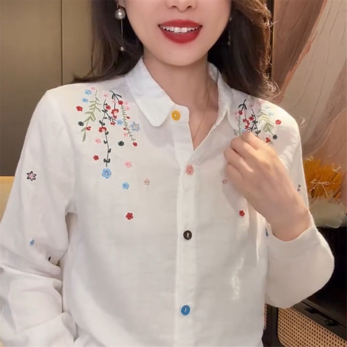韩版刺绣碎花衬衫女长袖2026秋季翻领彩色纽扣宽松百搭上衣妈妈装