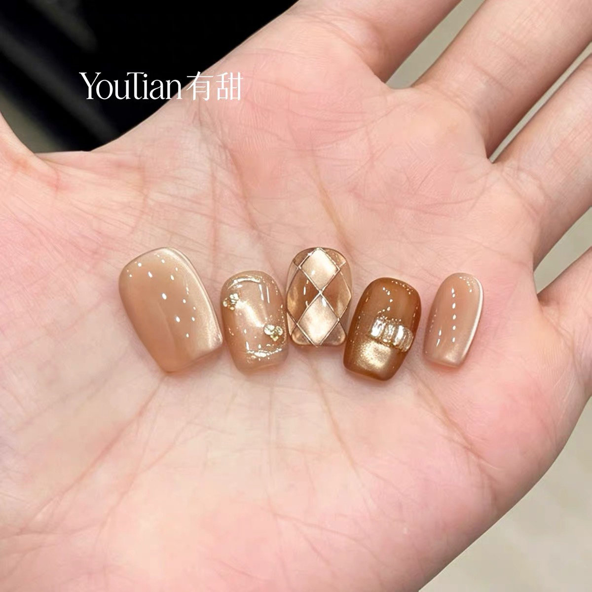 猫眼穿戴甲2026新款绝美手工穿戴美甲短款高级感秋冬显白指甲贴片