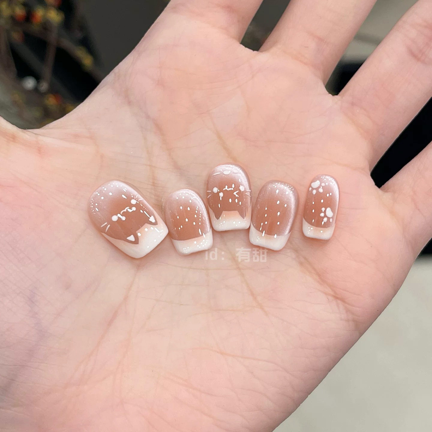 法式穿戴甲2026新款高级感可爱穿戴美甲短款显白手工猫眼指甲贴片图片