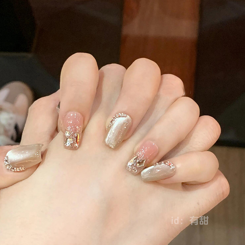 婚甲穿戴甲中长款春夏高级感猫眼穿戴美甲2025新年款手工指甲贴片