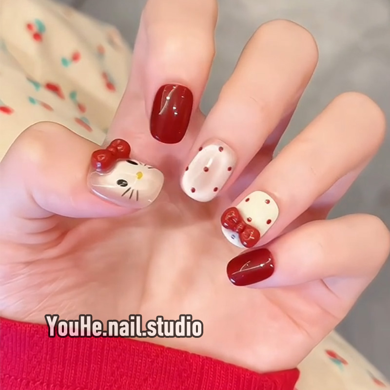 红色穿戴甲短款2025新年款手工kt猫穿戴美甲春夏高级感猫眼短戴甲