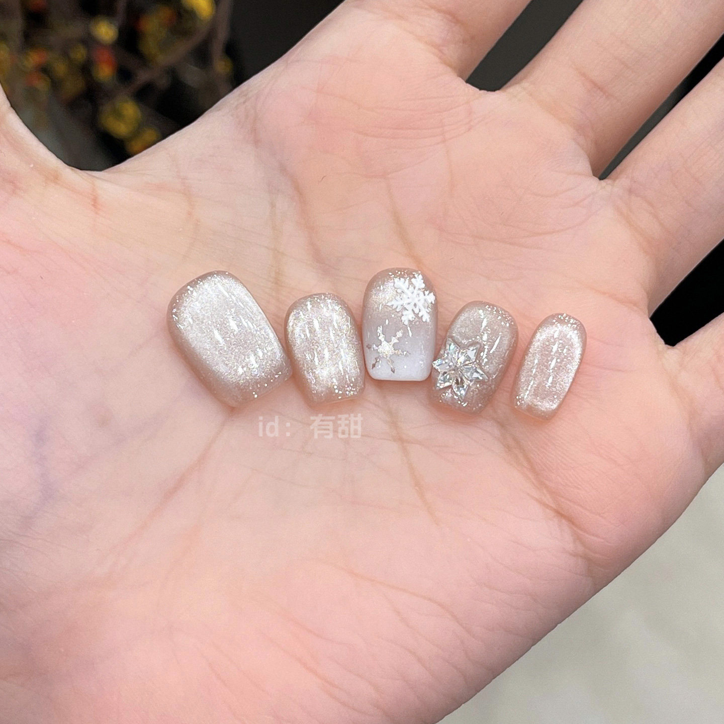 雪花穿戴甲秋冬高级感绝美猫眼指甲贴片2025新款手工短款穿戴美甲,彩妆/香水/美妆工具,穿戴甲/甲片,淘宝优惠券,粉丝福利购,淘宝优惠卷