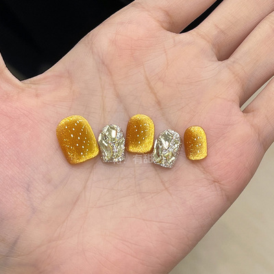 金色猫眼穿戴甲短款高级感秋冬穿戴美甲2025新款绝美手工指甲贴片