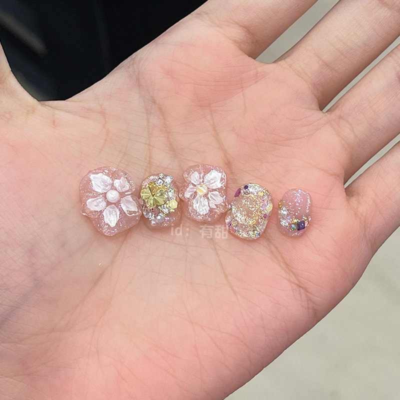 雕花穿戴甲短款春夏高质量穿戴款美甲2025新年款手工爆款轻奢短甲