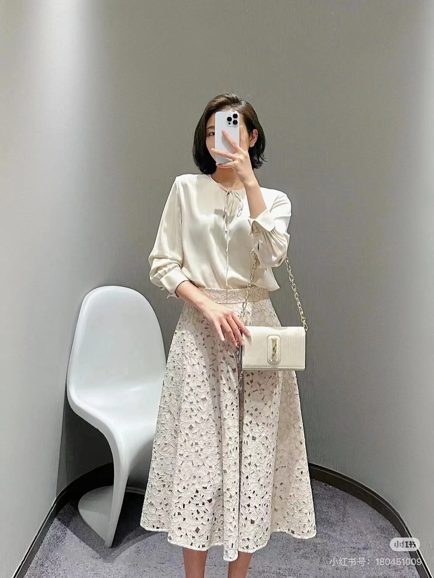 歌L思 23年全标大货  浅米杏色桑蚕丝衬衫 EWE341C01700图片