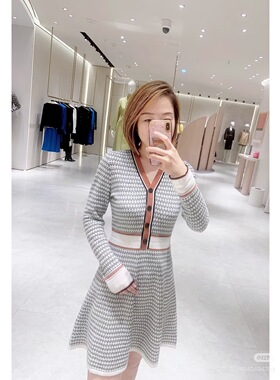 歌家女装   灰色格子羊毛连衣裙   EWE334M04600