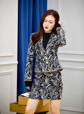 歌L思   21年全标大货   黑色刺绣半裙 EWF321Q01000