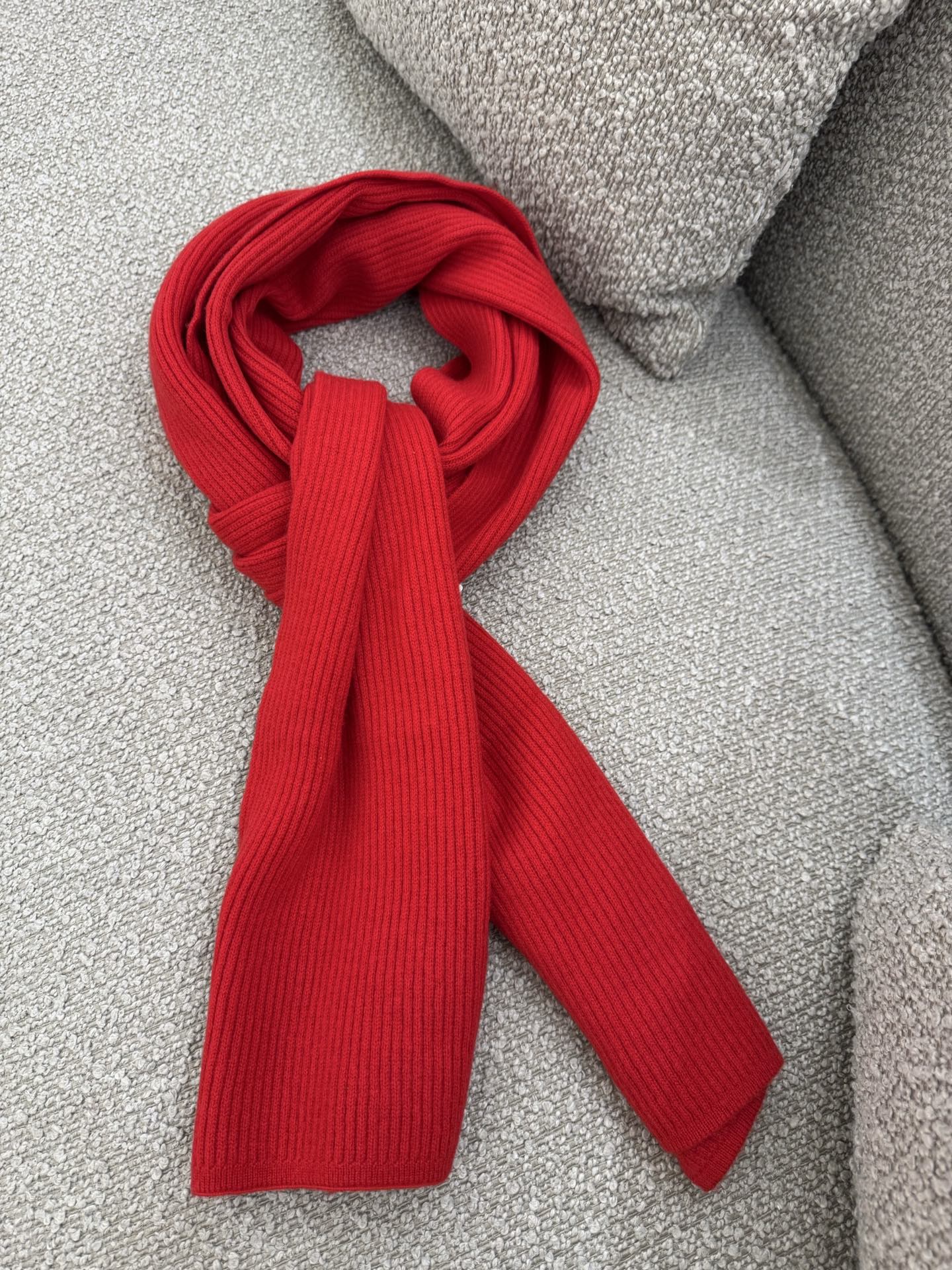 歌力思23年全标大货  正红色73.2%+26.8%山羊绒 围巾