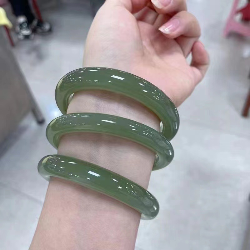 天然高冰种青白玉湖水绿手镯女款