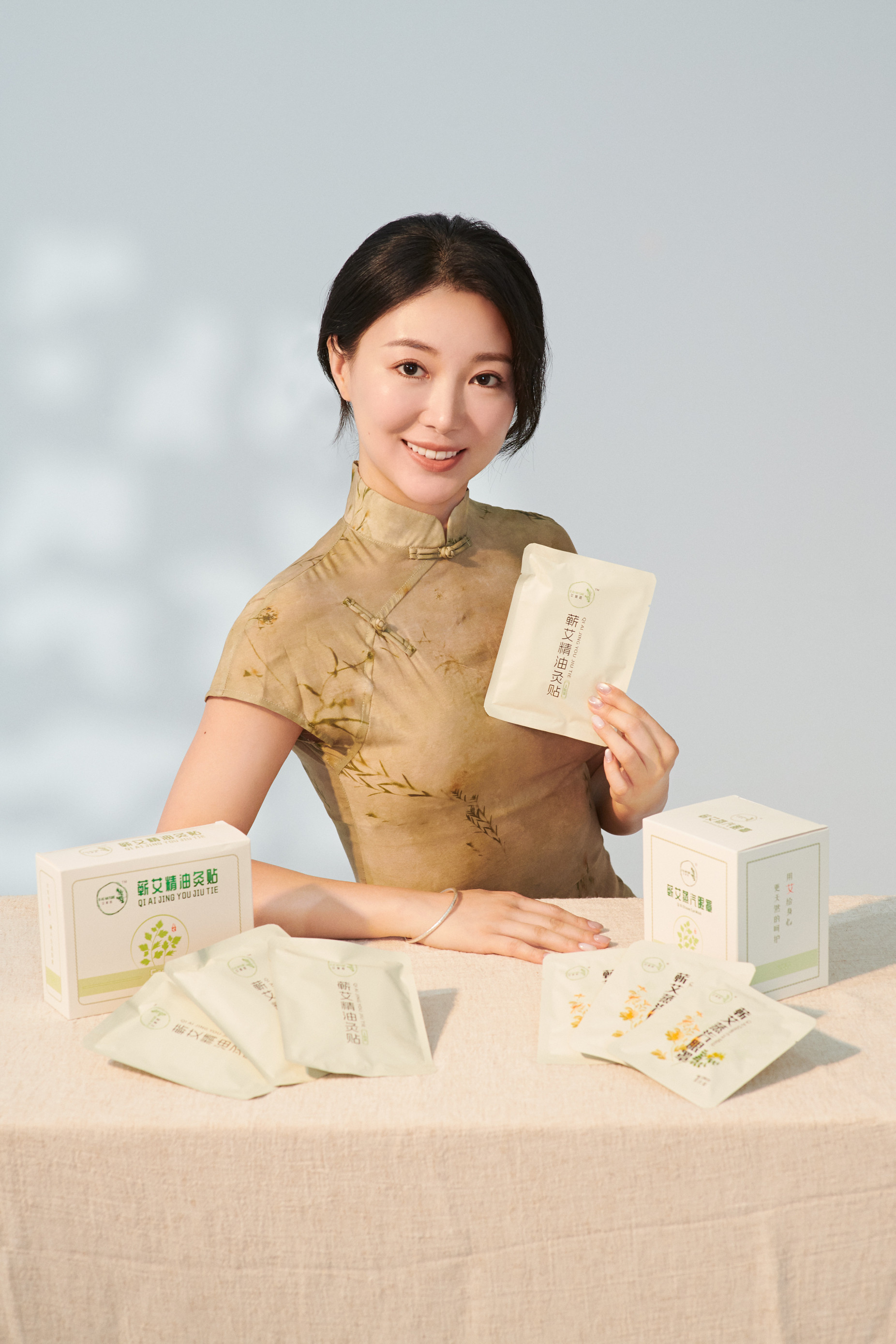 艾妍初蕲艾精油贴便捷蕲艾热敷肩颈膝盖腰肌疲劳贴图片