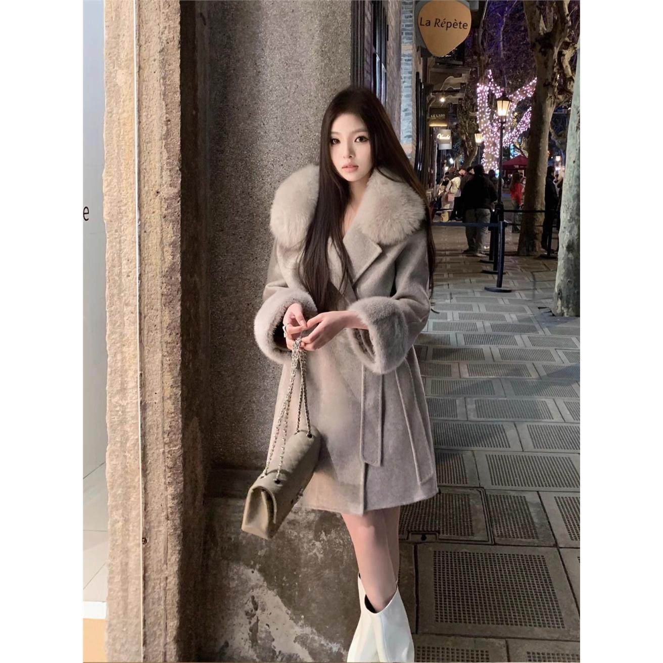 秋冬呢大衣2025新款冬季仿狐狸洋气毛毛气质系带显瘦时尚外套收腰