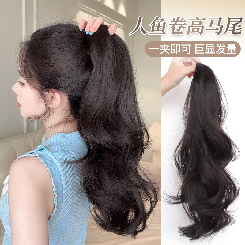 凌小姐抓夹马尾改变造型