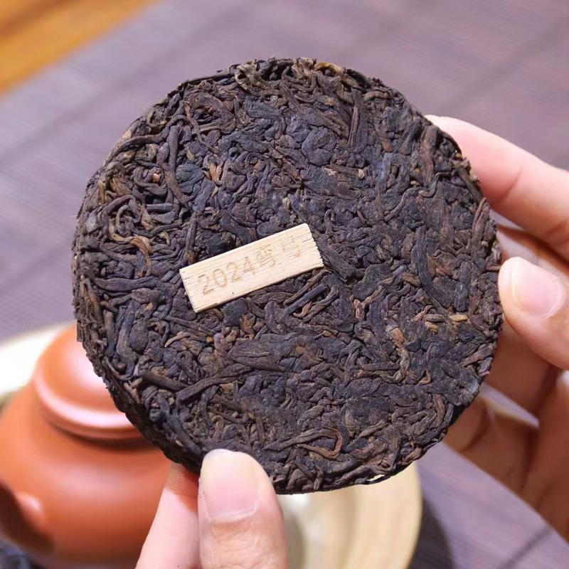 普洱茶熟茶 2024年 易武 弯弓 古树熟茶 100克/饼