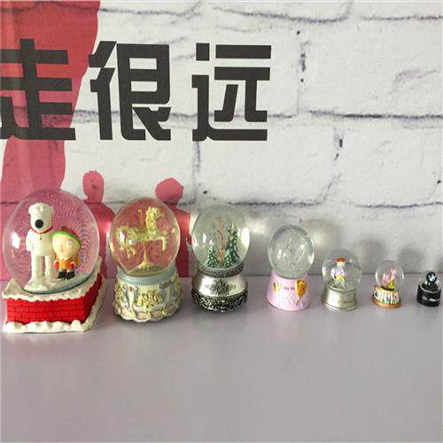 树脂工艺品卡通八音盒水球摆件创意独角兽天鹅带灯水晶球厂家定制