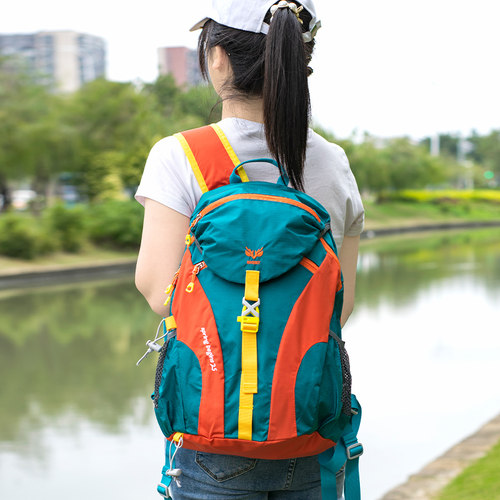 江麒户外旅行登山小背包女轻便
