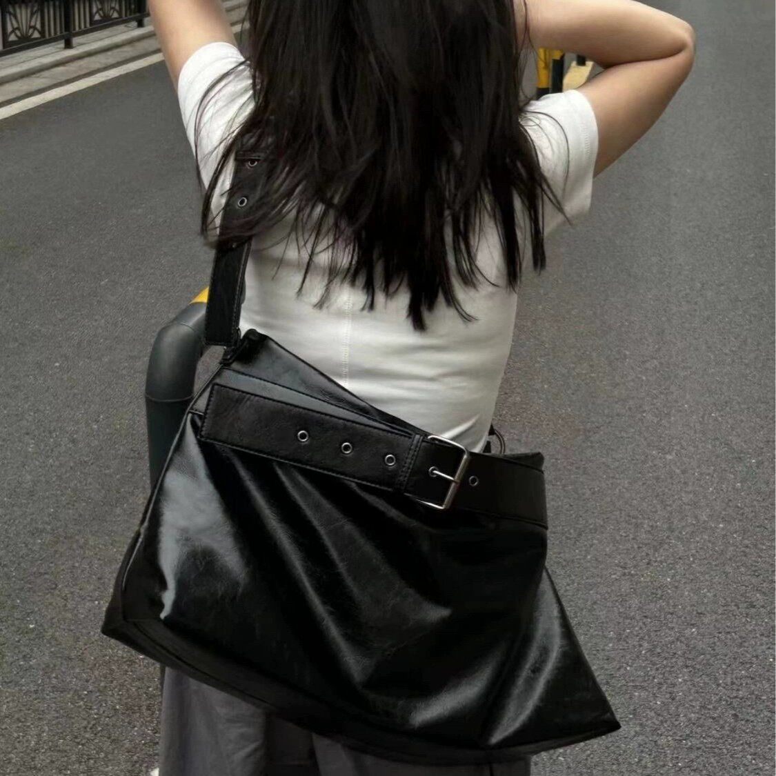 秋冬大容量软皮托特包慵懒风单肩斜挎包复古新款辣妹机车包包