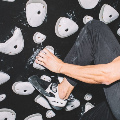 橡胶粘性高EVOLV攀岩鞋贴合造型