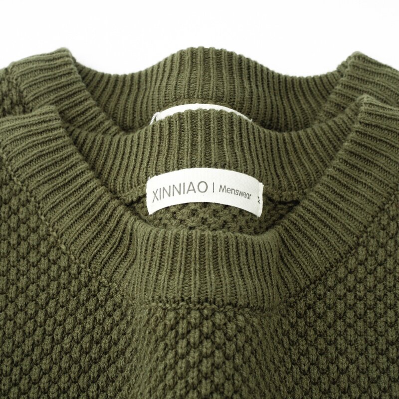 A BEAUTIFUL WHITE ARMY GREEN SWEATER  RETRO LOOSE CREW NECK PULLOVER SWEATER FOR MEN CASUAL AND VERSATILE KNITWEAR FOR WOMEN