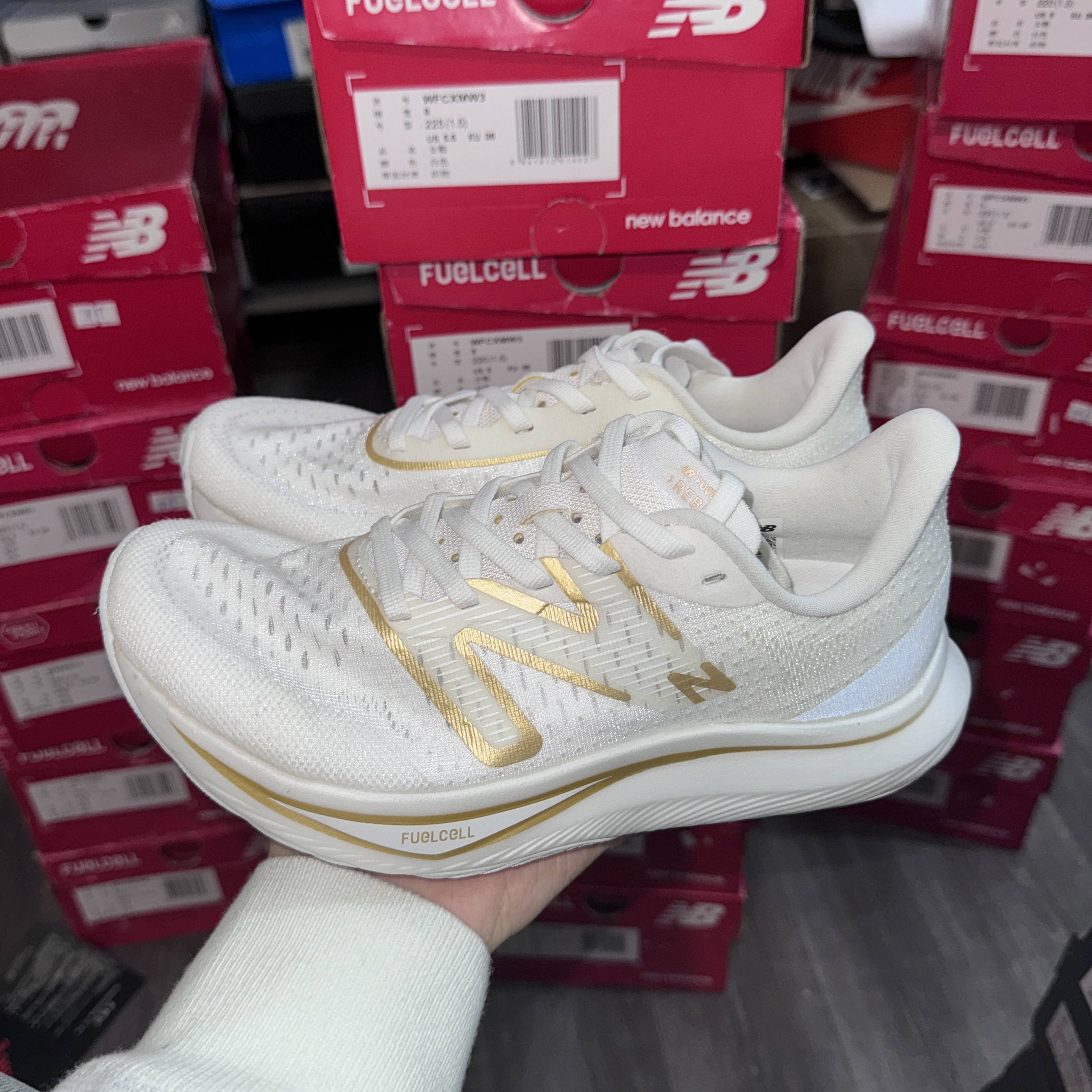 NEW BALANCE Rebel V3轻量透气缓震运动跑步鞋WFCXMW3