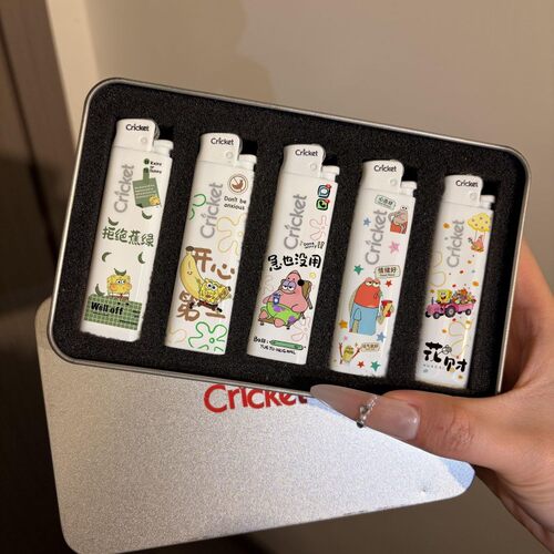 草蜢Cricket白色砂轮海绵宝宝打火机文字可爱系列创意明火送男友
