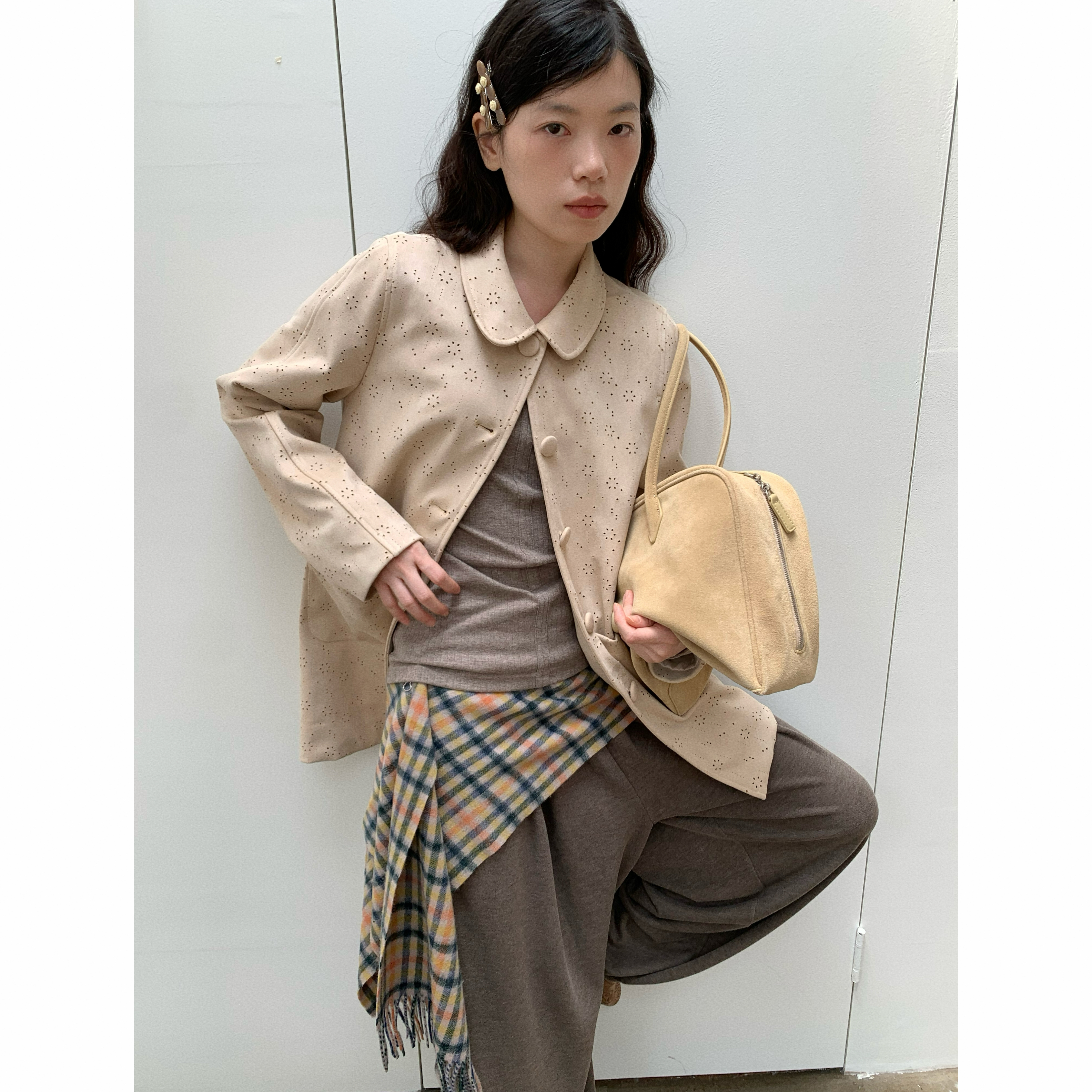 dorydory 独特小圆领星点镂空皮衣外套女米色中长款2025秋冬新款