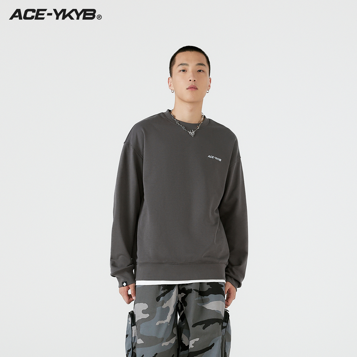 YKYB基础植绒印花圆领卫衣