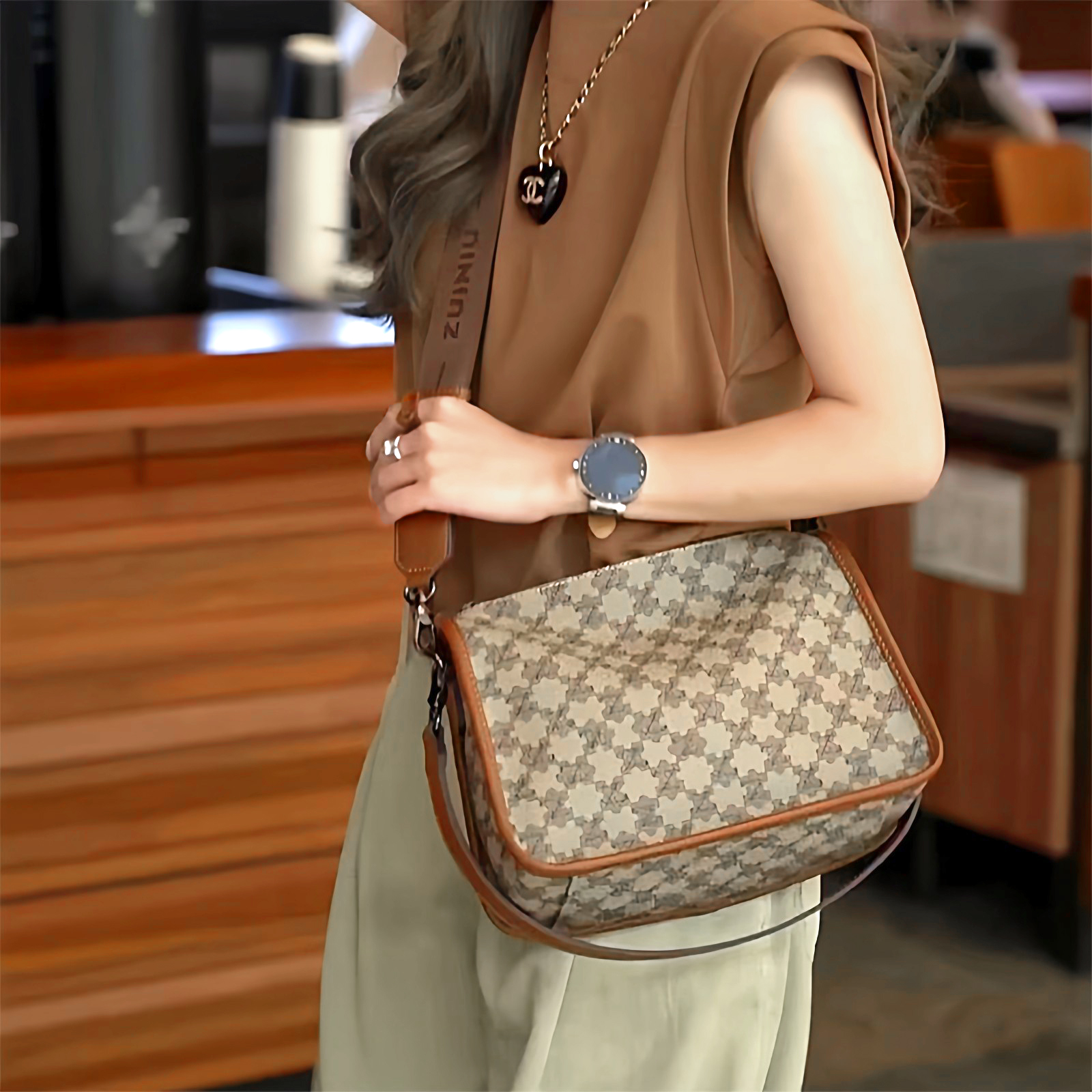 醉牛2025超火斜挎包豌豆包