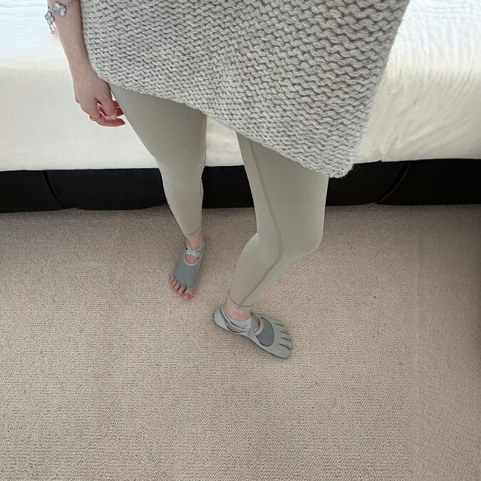 普拉提女孩露趾船袜~清冷灰！miu专业五指舒适防滑不勒瑜伽运动袜