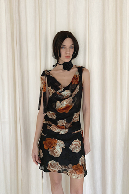 FXN “Malèna” 非线叙事雪纺玫瑰花系带荡领吊带连衣裙超短裙