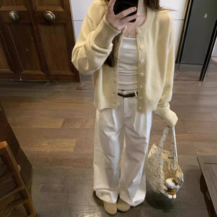 早春新款纯色针织开衫女装显瘦短款小个子内搭上衣小鸡黄毛衣外套