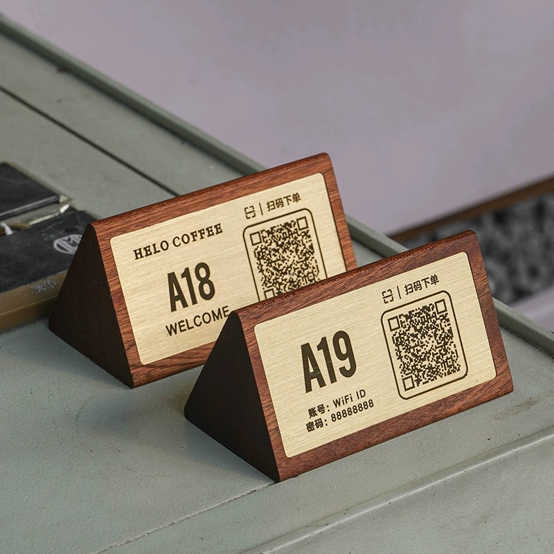 黄铜三角立牌餐桌号牌台号牌数字台号牌实木二维码扫码点餐定制