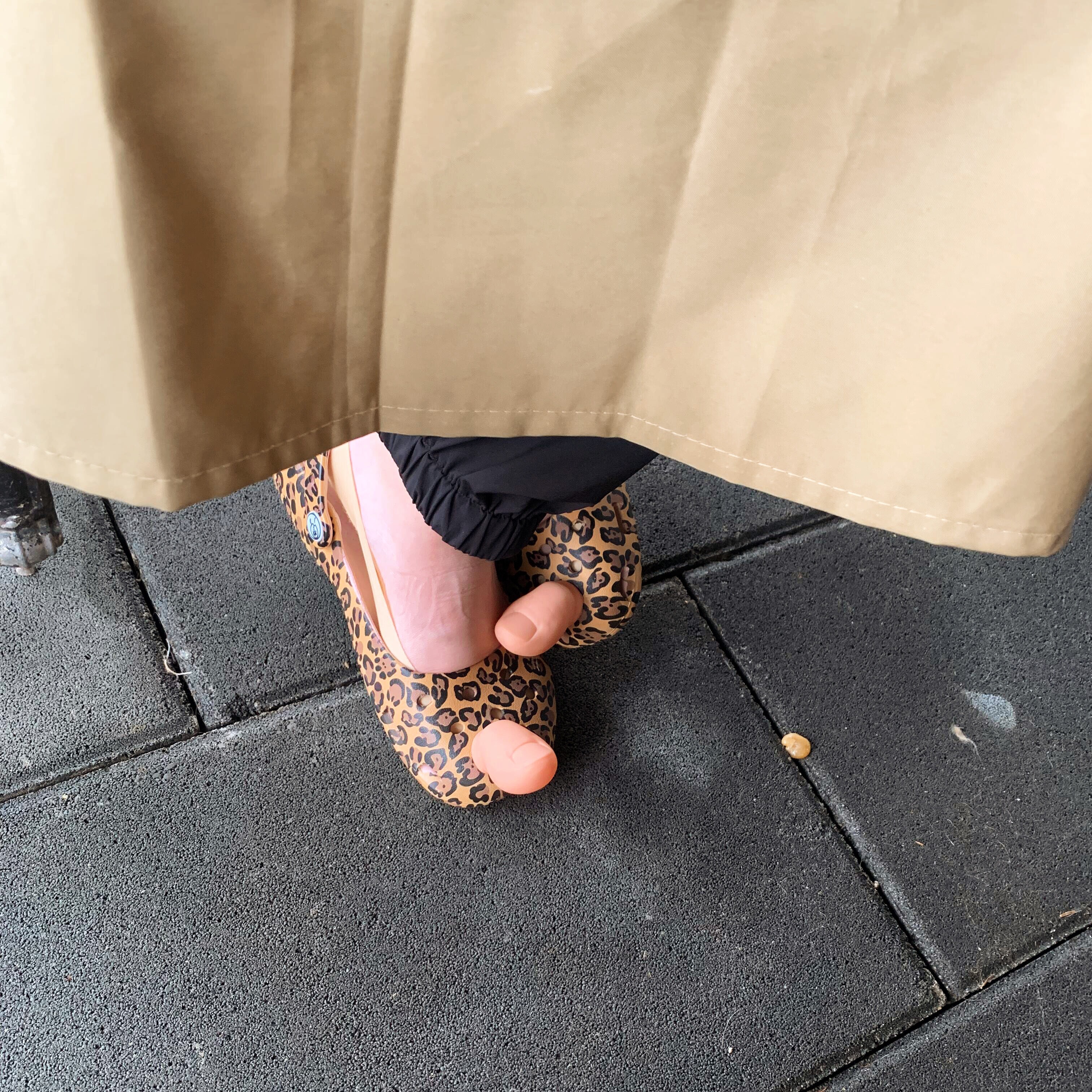 仿真大脚趾洞洞鞋配饰搞怪软胶鞋扣抽象女生芭蕾凉鞋装饰拇指鞋花