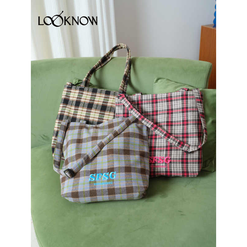 SFSG x LOOKNOW格纹刺绣系列格纹斜挎包节日礼物多色2025冬季新品