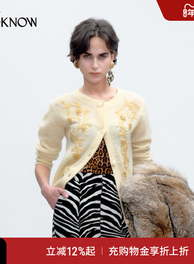 JACQUES WEI X LOOKNOW2025年秋季灰色手工花卉串珠针织开衫