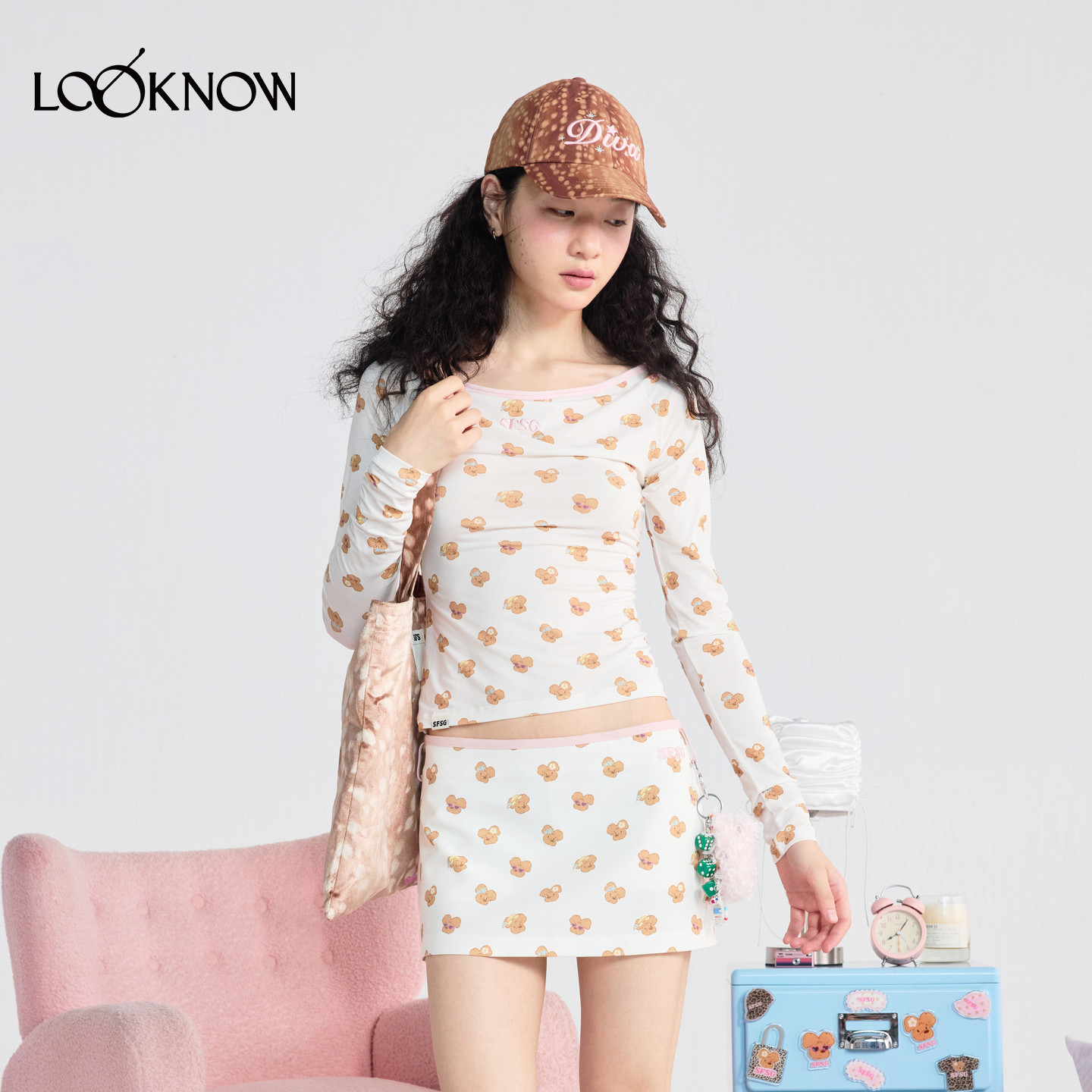 sofarsogood LOOKNOW26秋季新品白狗头一字肩打底衫挂件